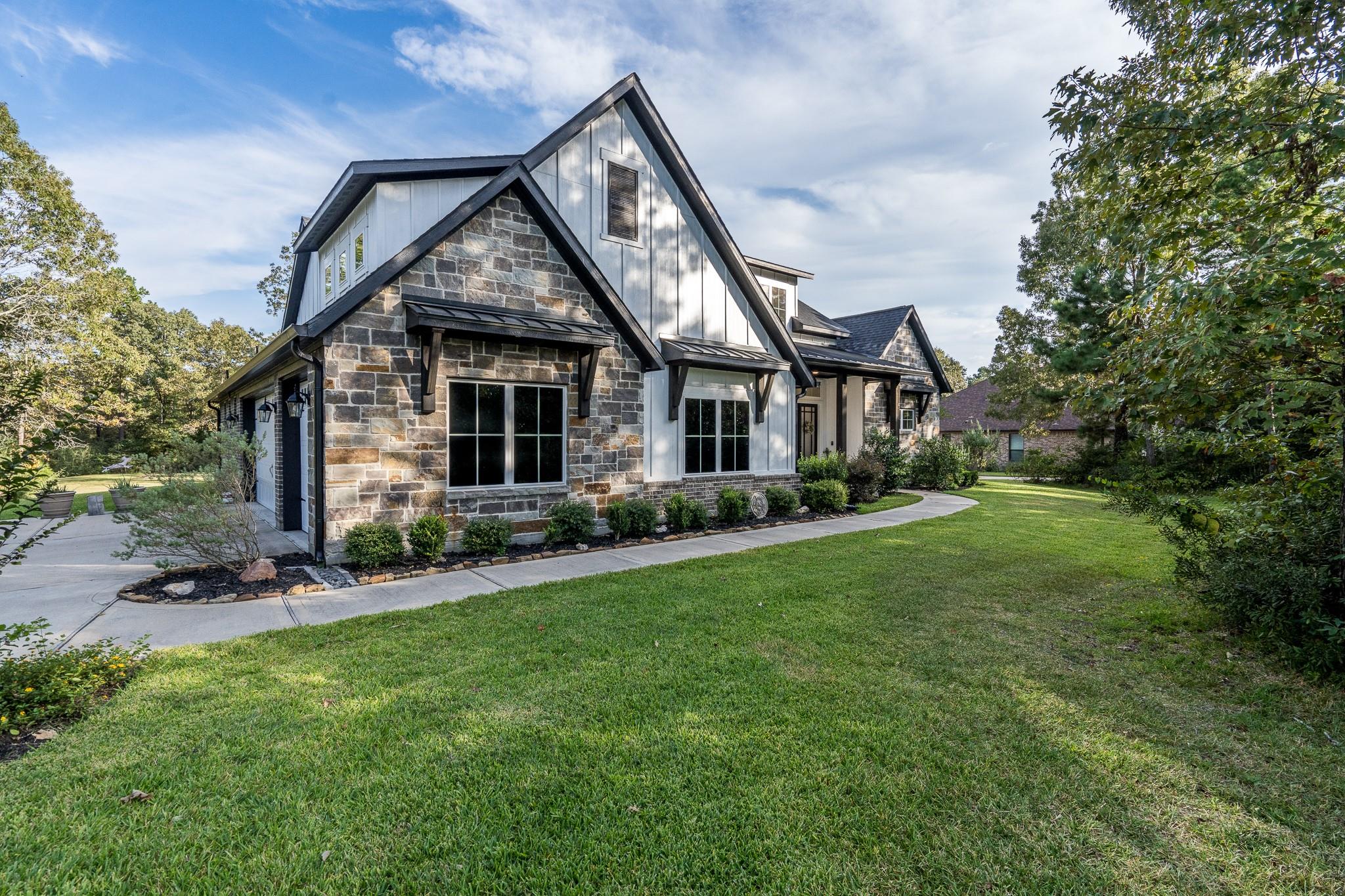 12943 Royal Oak Court