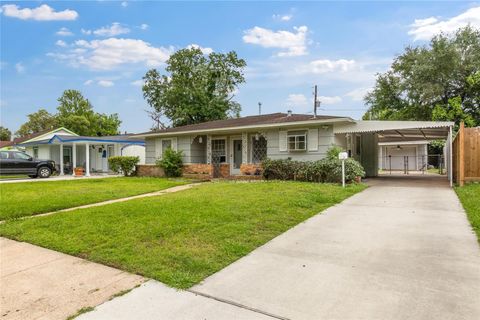 Photo of 7410 Buena Vista Street, Houston, TX 77087 (MLS # 67641801)