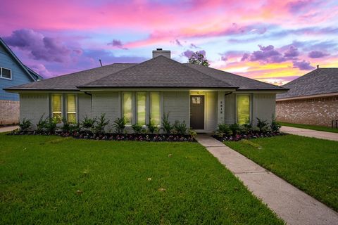 Photo of 2818 Green Fields Drive, Sugar Land, TX 77479 (MLS # 76221127) Photo of 2818 Green Fields Drive, Sugar Land, TX 77479 (MLS # 76221127)