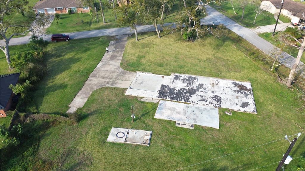 Photo of 6403 Spencer Drive, Jones Creek, TX 77541 (MLS # 66689779)