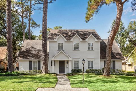 Photo of 807 Patchester Drive, Houston, TX 77079 (MLS # 76618771)