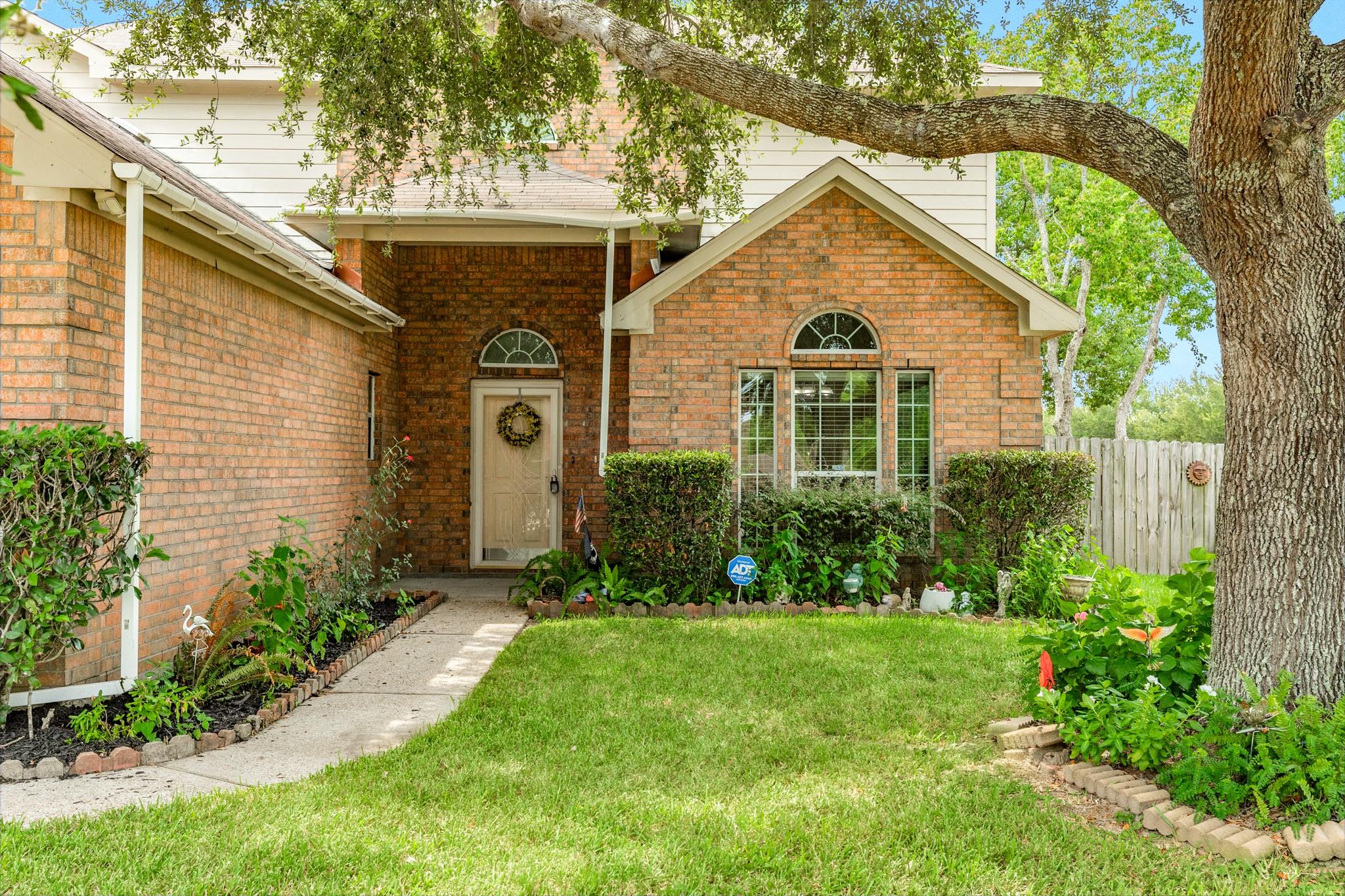 201 N Golden Oak Drive