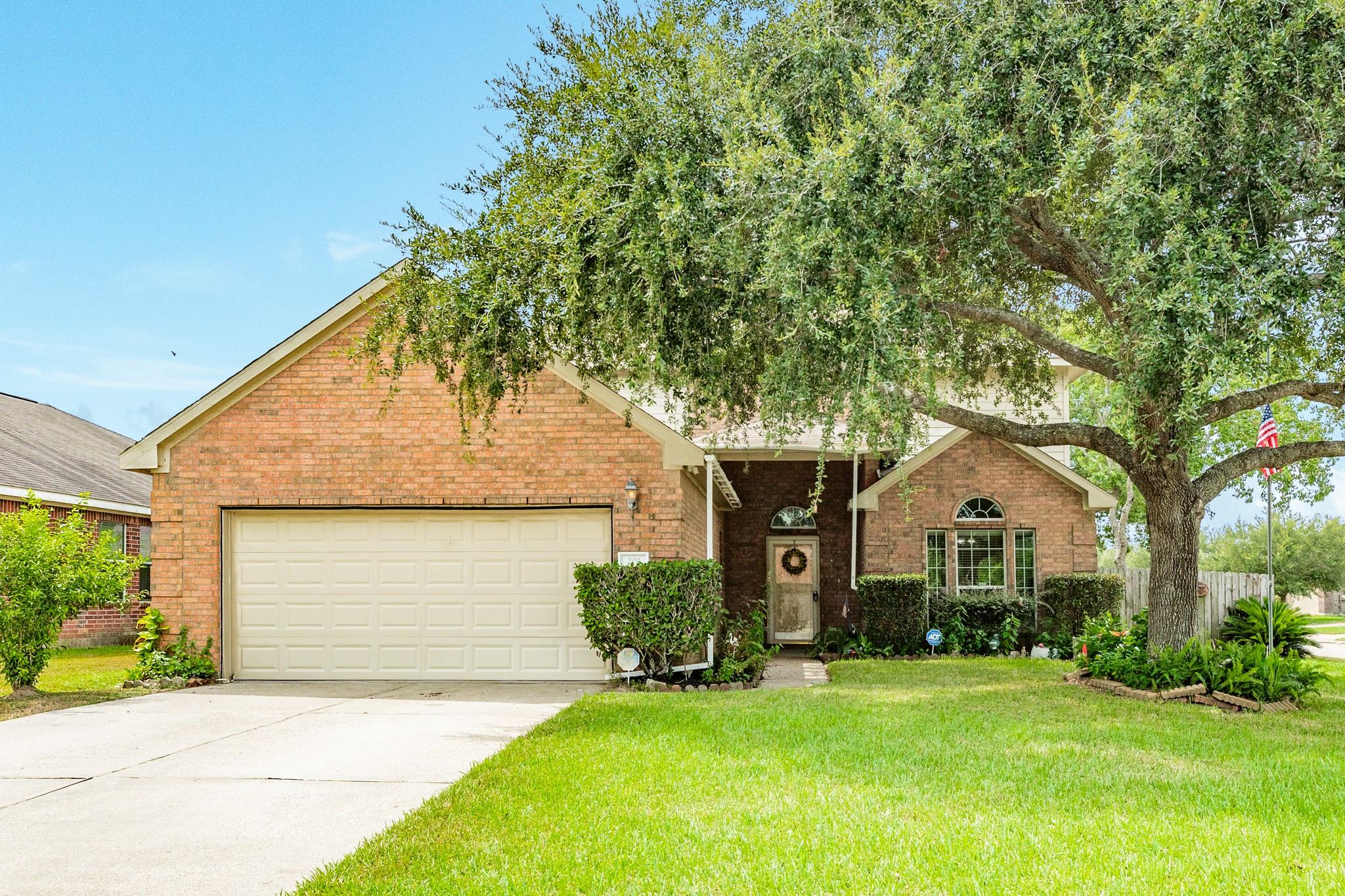 201 N Golden Oak Drive