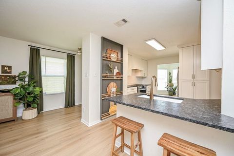 Photo of 9889 Hyacinth Way, Conroe, TX 77385 (MLS # 87787587)