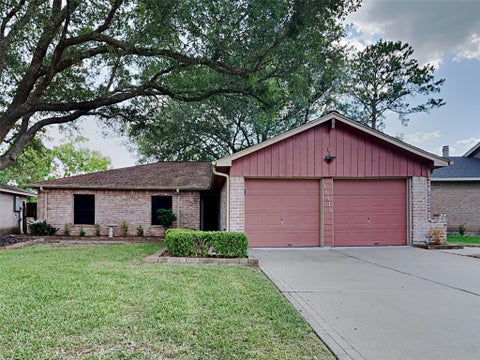 Photo of 16418 Forest Bend Avenue, Friendswood, TX 77546 (MLS # 98507815)
