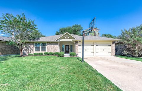 Photo of 324 Forest Hills Drive, League City, TX 77573 (MLS # 10083699)