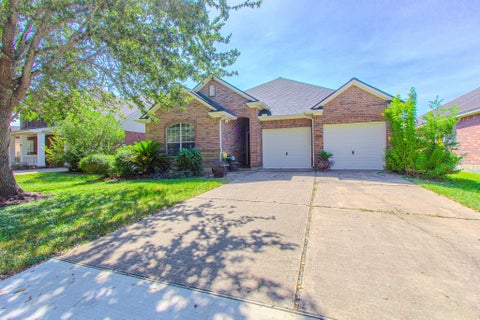 Photo of 303 Autumn Creek Lane Lane, Richmond, TX 77406 (MLS # 44586717)
