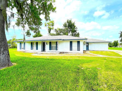 Photo of 316 Rabbit Trail, Lake Jackson, TX 77566 (MLS # 19675535)
