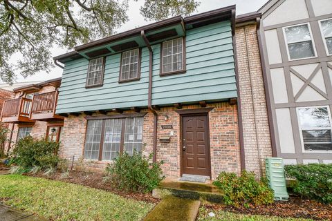 Photo of 2336 Shadowdale Drive, Houston, TX 77043 (MLS # 20322694)