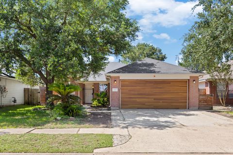 Photo of 18903 S Wimbledon Drive, Katy, TX 77449 (MLS # 46357327)