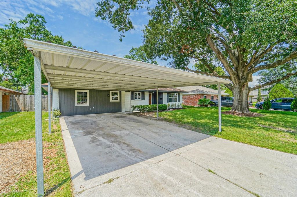 Photo of 2605 Leslie Street, Pasadena, TX 77502 (MLS # 22170949)