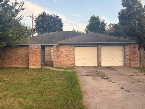 Photo of 112 Birch Street, Lake Jackson, TX 77566 (MLS # 29892232)
