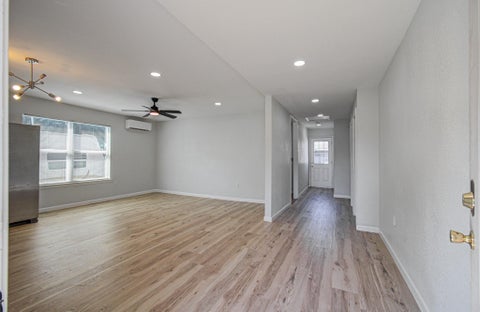 Tiny photo for 401 Trichelle Street, Pasadena, TX 77506 (MLS # 94929142)
