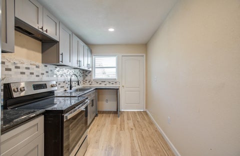 Tiny photo for 401 Trichelle Street, Pasadena, TX 77506 (MLS # 94929142)