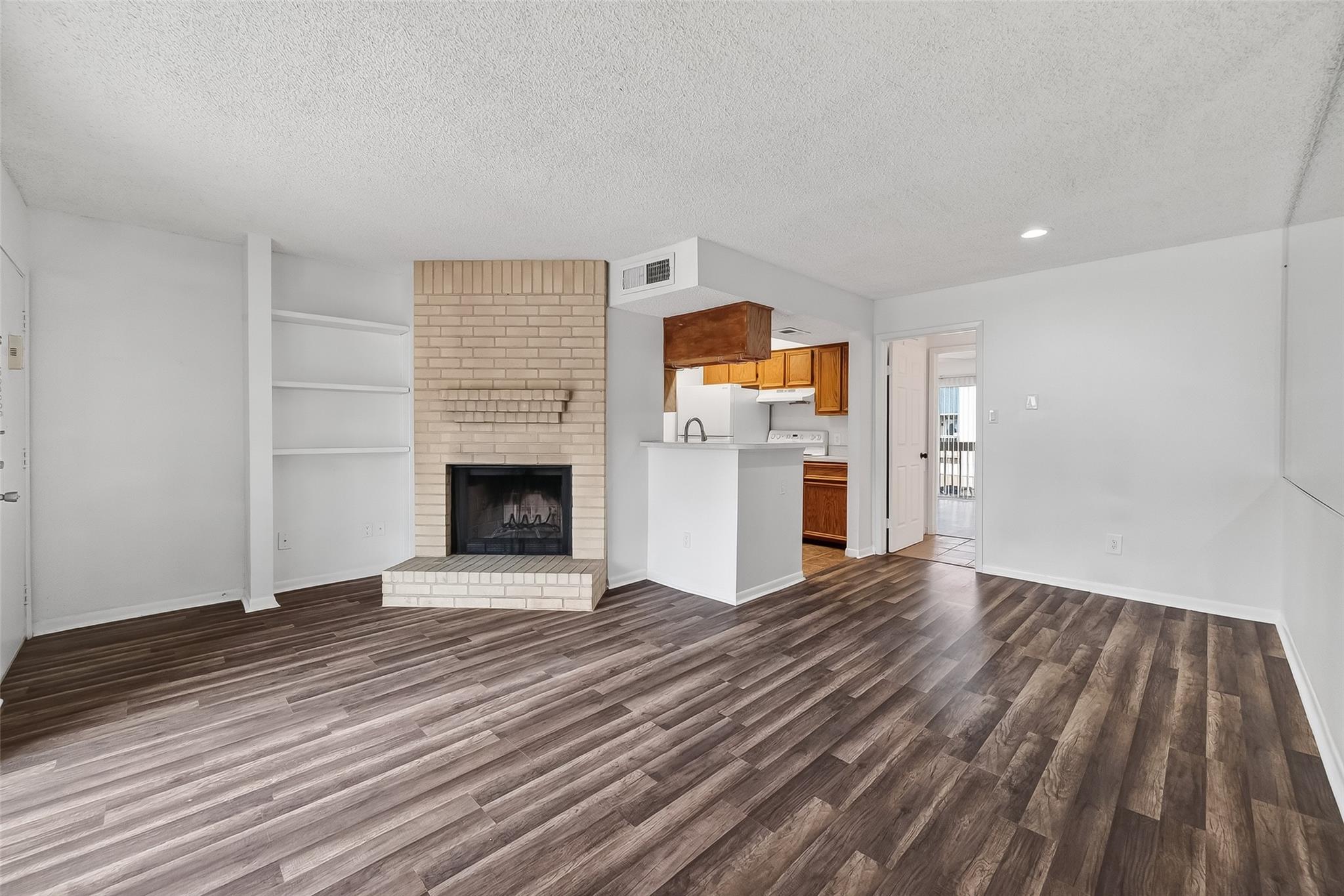 3919 Fairmont Parkway 206