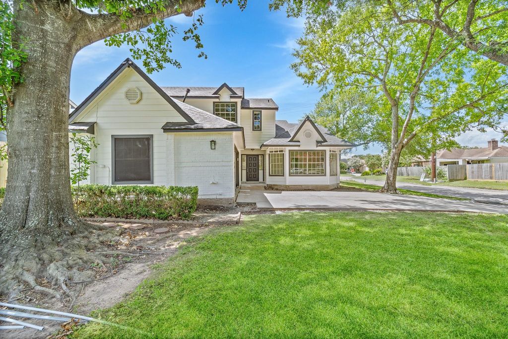 Photo of 12847 Ashford Knoll Drive, Houston, TX 77082 (MLS # 63195731)