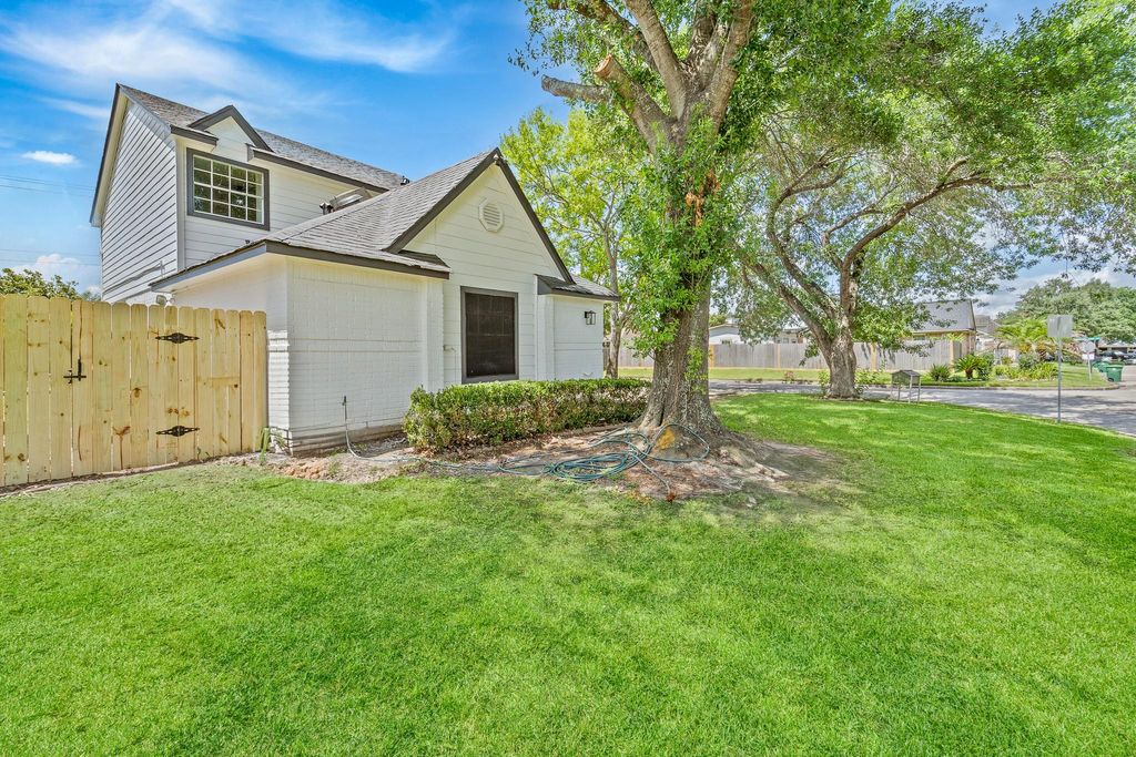 Photo of 12847 Ashford Knoll Drive, Houston, TX 77082 (MLS # 63195731)