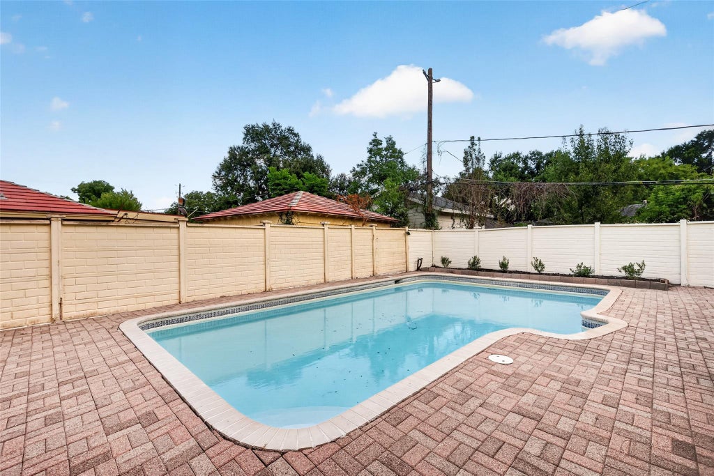 Photo of 4823 Benning Drive, Houston, TX 77035 (MLS # 95915926)