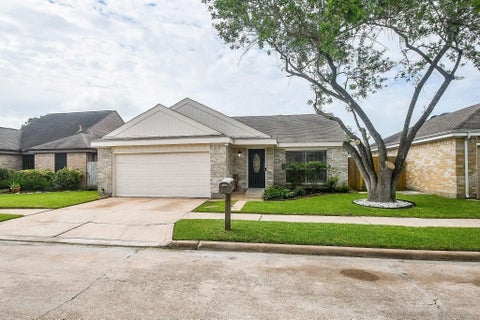 Photo of 13507 Dripping Springs Drive, Houston, TX 77083 (MLS # 62480351)