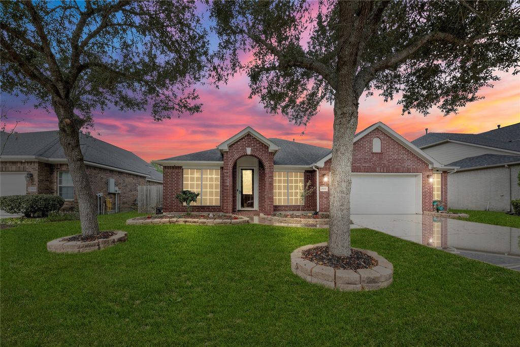 Photo of 2506 Spring Landing Drive, Pearland, TX 77584 (MLS # 82419726)