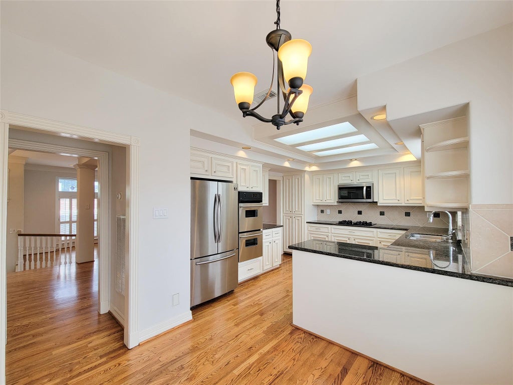 Photo of 2004 Mcduffie Street, Houston, TX 77019 (MLS # 28921066)