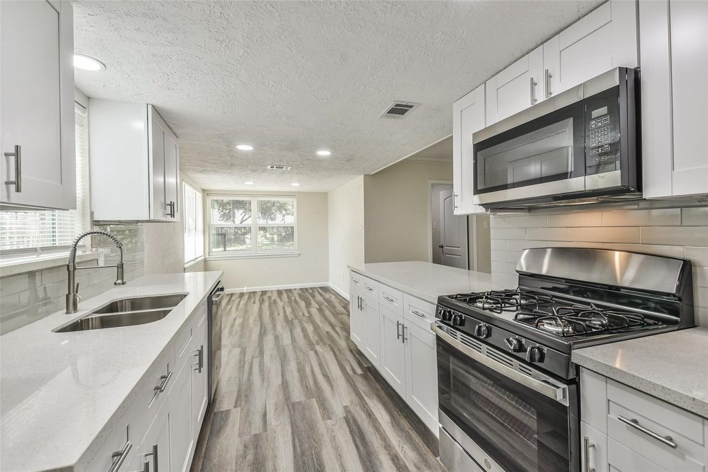 Photo of 12614 Dermott Drive, Houston, TX 77065 (MLS # 54137989)