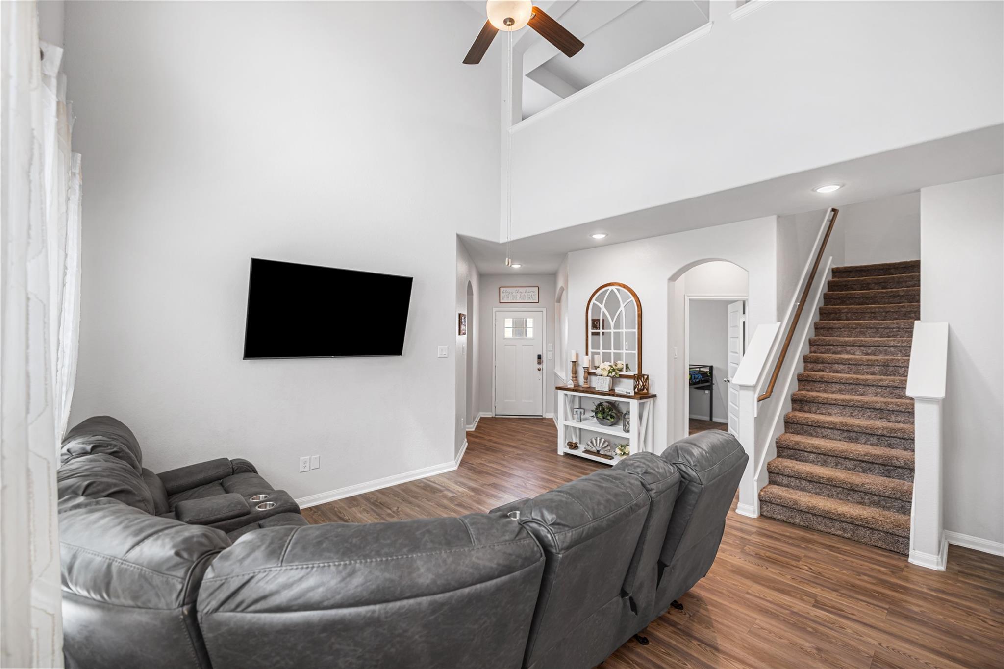 25391 Leather Leaf Court