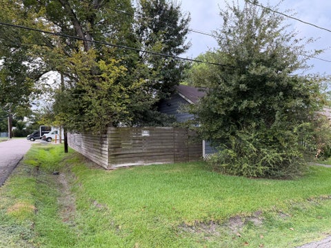 Photo of 306 E 43rd Street, Houston, TX 77022 (MLS # 10173964)