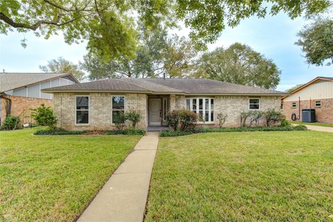 Photo of 13547 Brook Hollow Drive, Sugar Land, TX 77498 (MLS # 32595099)