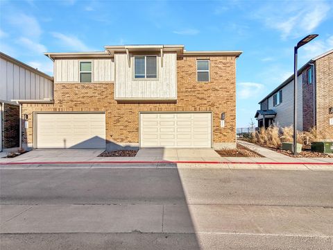 Townhouse For Rent - 5611 Mobeetie Loop<br/> Bee Cave, TX 78738