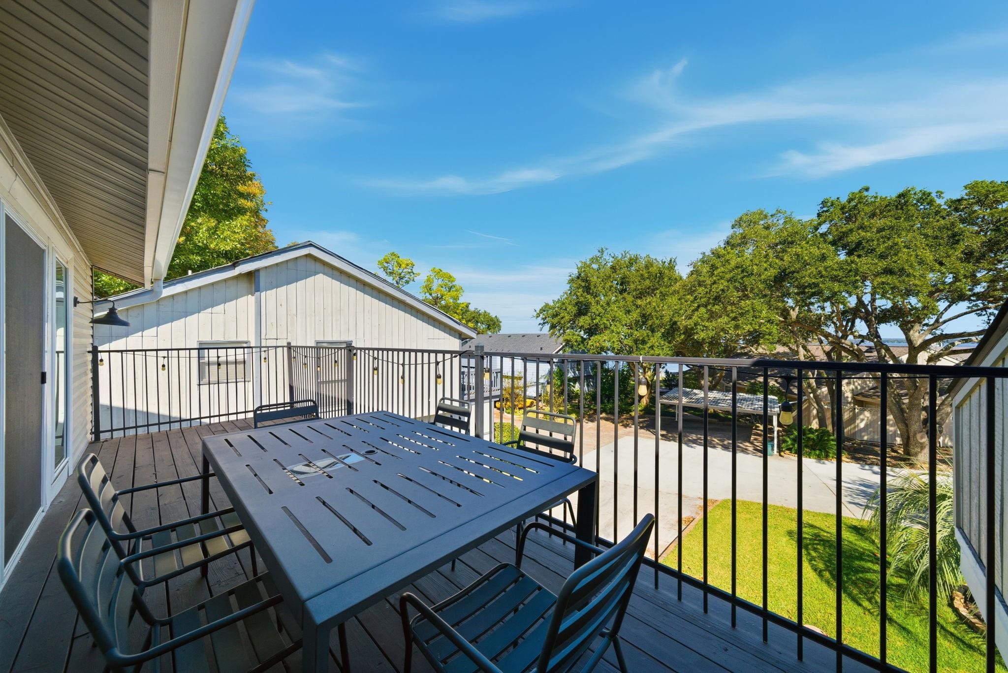 24 Lakeview Village