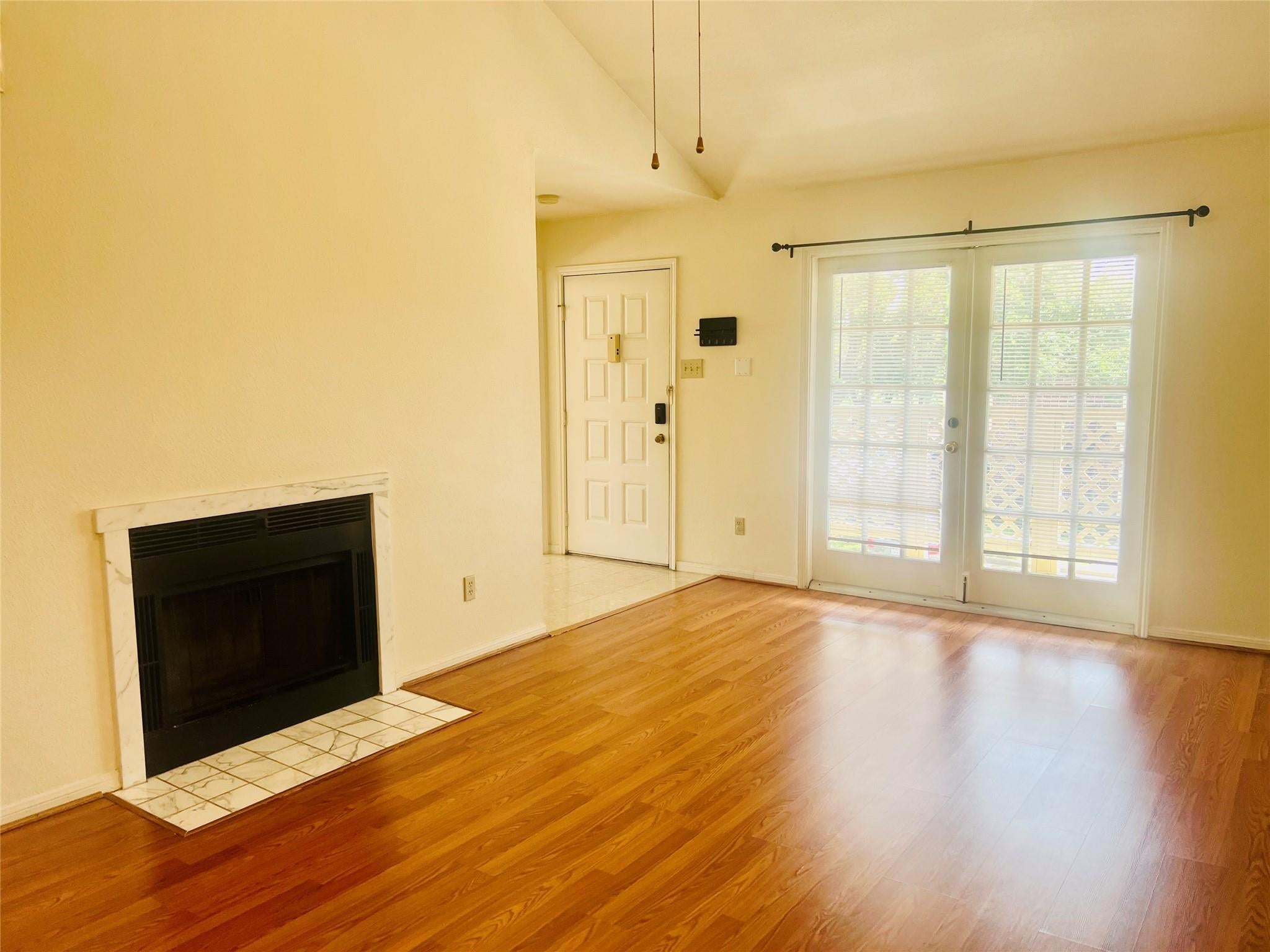 2121 El Paseo Street 2006