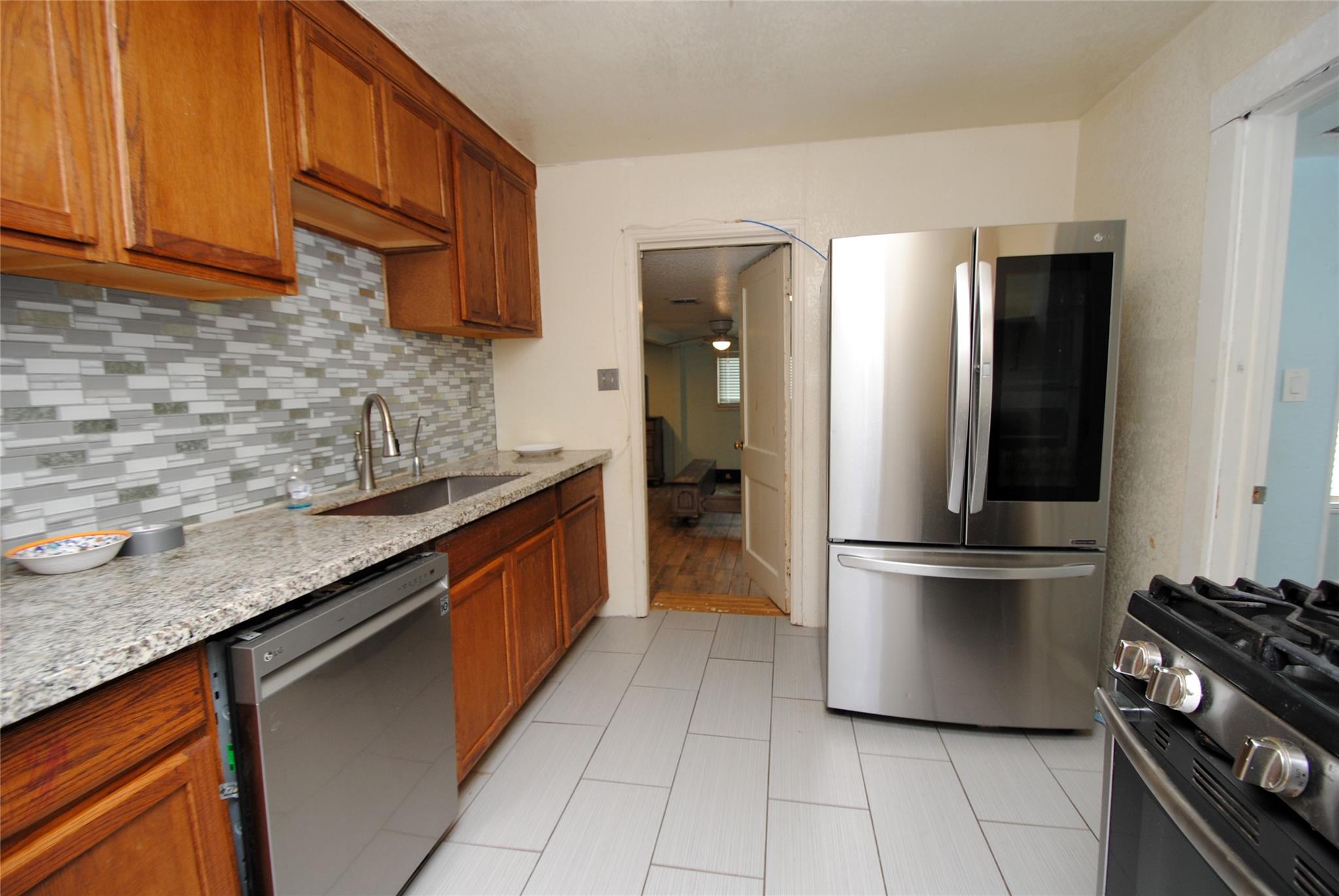 1231 W 7th Street