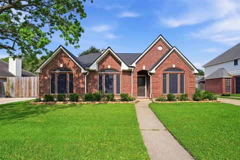 Photo of 4015 Lakepointe Forest Drive, Seabrook, TX 77586 (MLS # 39597241)