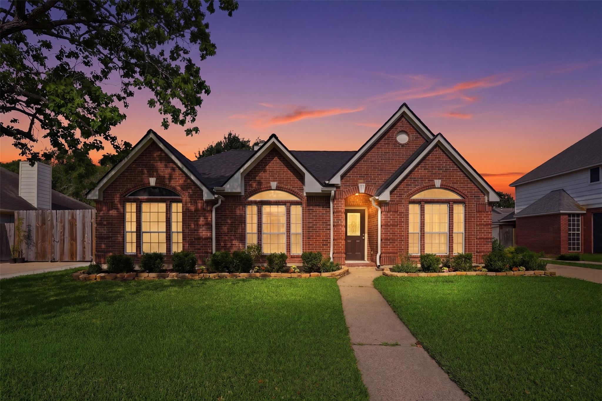 4015 Lakepointe Forest Drive