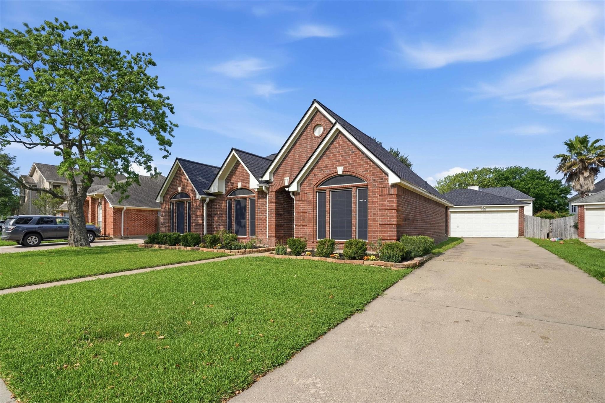 4015 Lakepointe Forest Drive