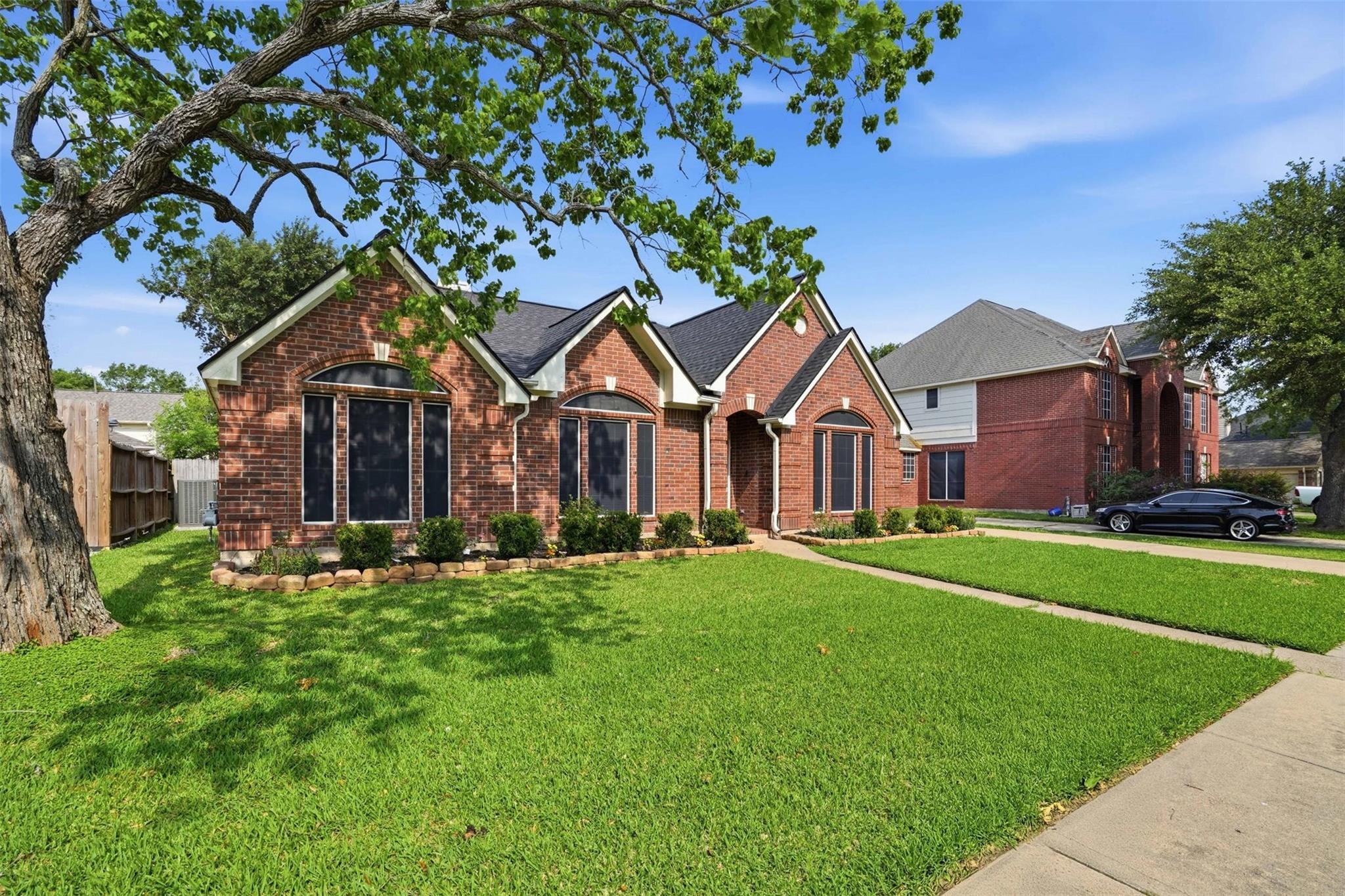 4015 Lakepointe Forest Drive