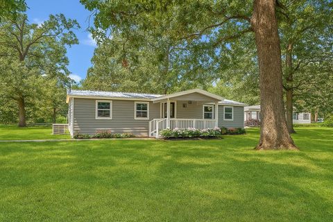 Photo of 308 Spring Branch Street, Lufkin, TX 75904 (MLS # 96774196)