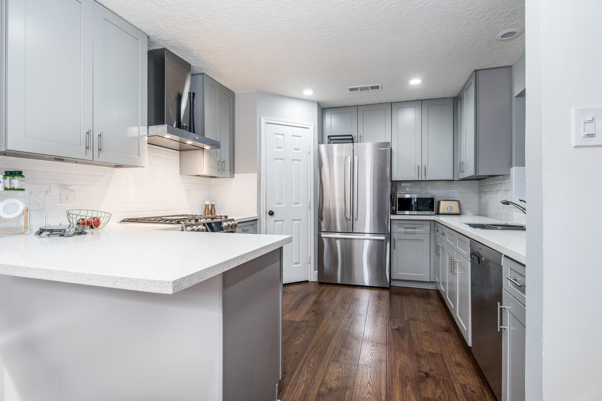 7914 King Arthur Court