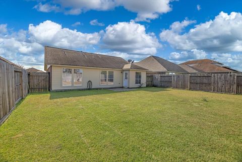 Tiny photo for 119 Horn Court, Baytown, TX 77523 (MLS # 26660512)