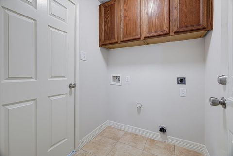 Tiny photo for 119 Horn Court, Baytown, TX 77523 (MLS # 26660512)