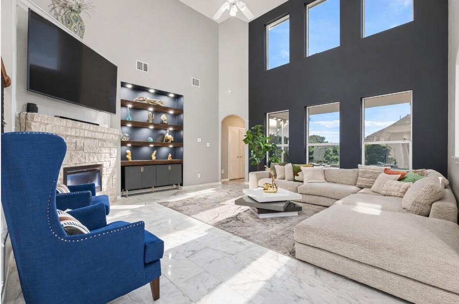 422 Honeysuckle Vine Dr