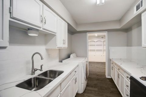 Photo of 353 N Post Oak Lane Lane #819, Houston, TX 77024 (MLS # 92525319) Photo of 353 N Post Oak Lane Lane #819, Houston, TX 77024 (MLS # 92525319)