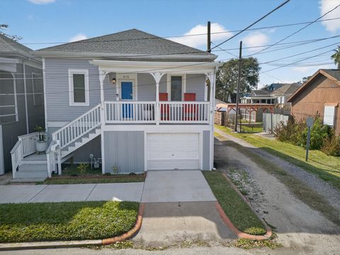 Homes For Sale - 615 7th Street<br/> Galveston County, Galveston, TX 77550