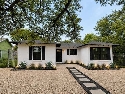 Photo of 260 S East Avenue, New Braunfels, TX 78130 (MLS # 61214933)