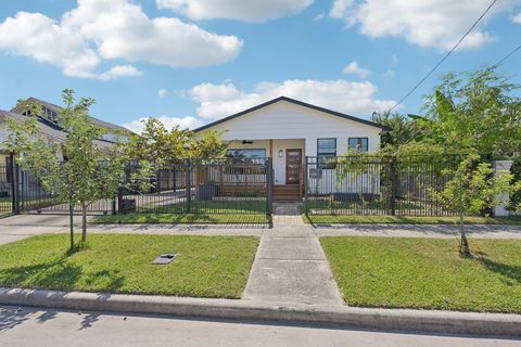 Photo of 6718 Avenue L, Houston, TX 77011 (MLS # 5871738)