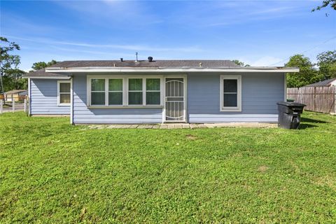 Tiny photo for 6651 Crestmont Street, Houston, TX 77033 (MLS # 93476419)