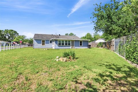 Tiny photo for 6651 Crestmont Street, Houston, TX 77033 (MLS # 93476419)