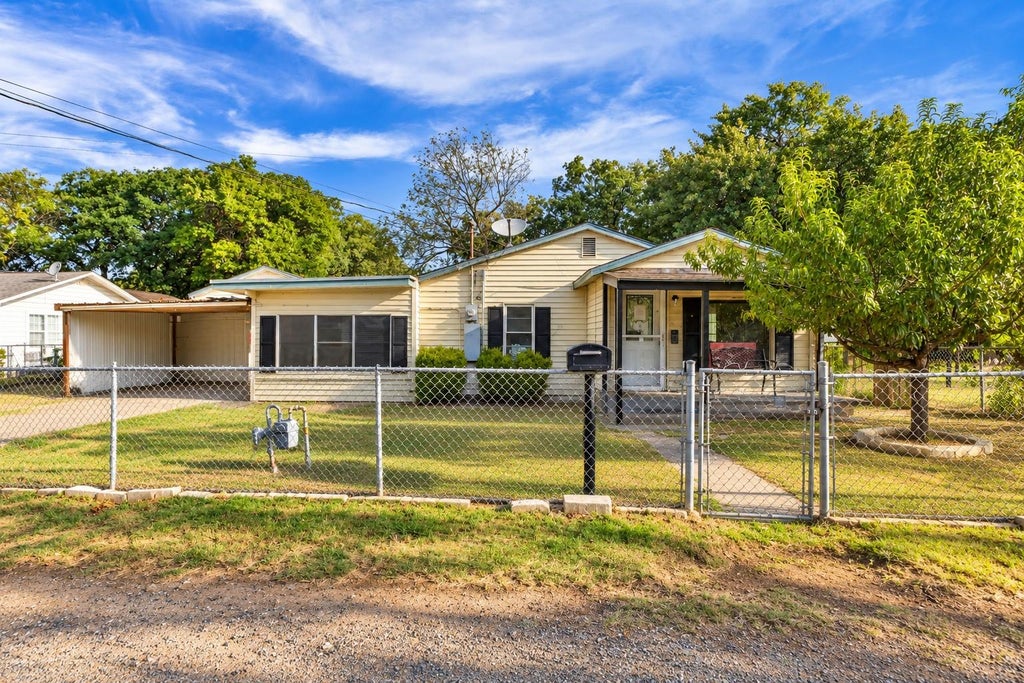 Photo of 4027 Hollis Street, Haltom City, TX 76111 (MLS # 15235738)