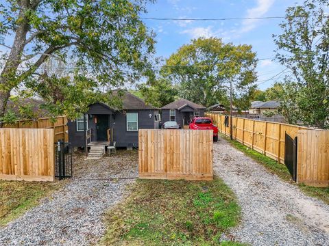 4611 W Hunting Street Houston TX 77026